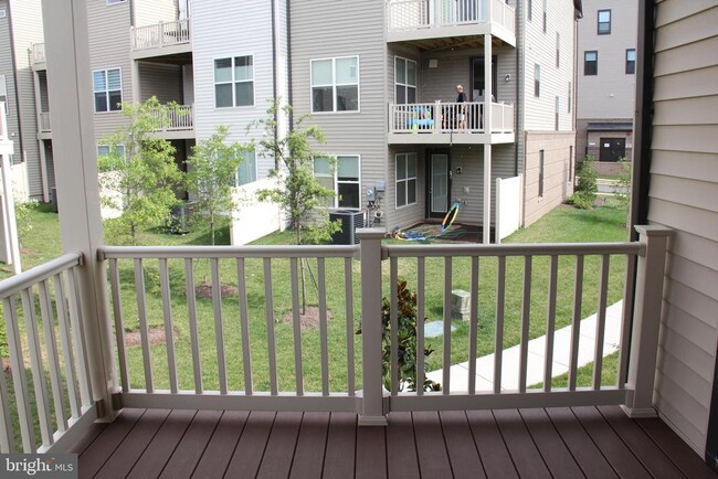 Building Photo - 4975 Longmire Wy