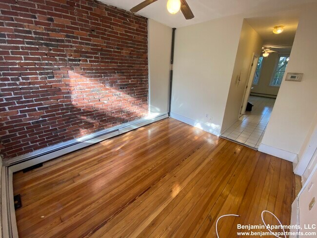 Building Photo - 48 Garden St