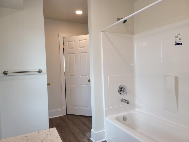 Building Photo - 909 Crouse Mill Ln