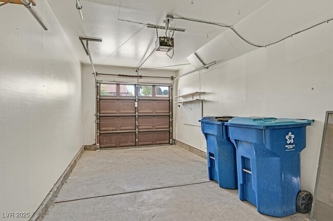 Building Photo - 370 Manzanita St
