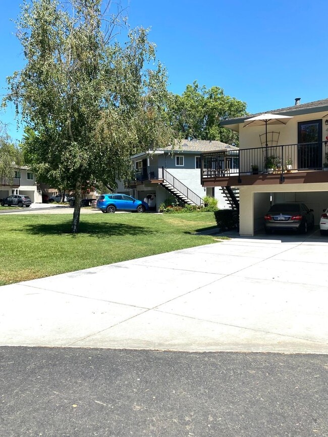 Building Photo - Pleasanton Laguna Vista 2 Bed / 1 bath, updated kitchen & bathroom, Two Year Lease required, Comm...