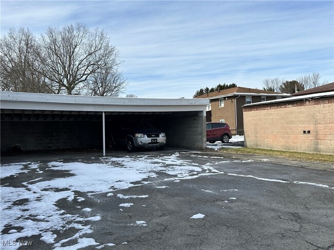 Building Photo - 840 Moyer Ave