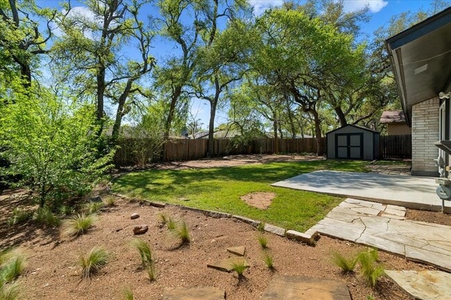 Building Photo - 2501 Redleaf Ln