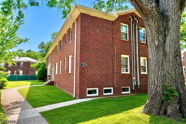 Building Photo - 15 Carpenter Terrace N