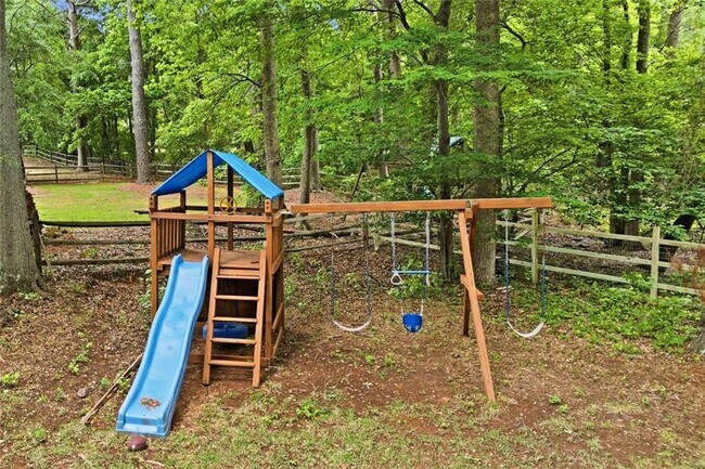 Building Photo - 2058 Woodside Park Dr