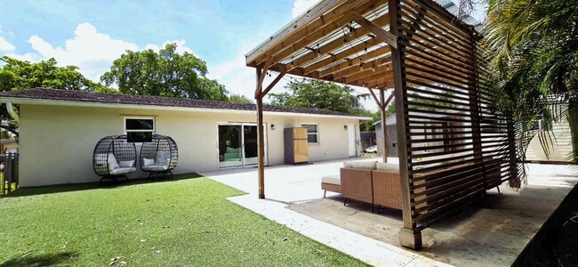 Building Photo - 10253 SW 50th St