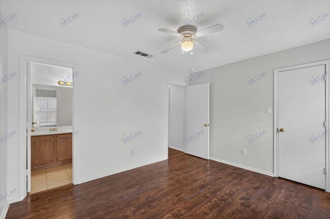 Building Photo - 10340 Blackjack Oaks Dr