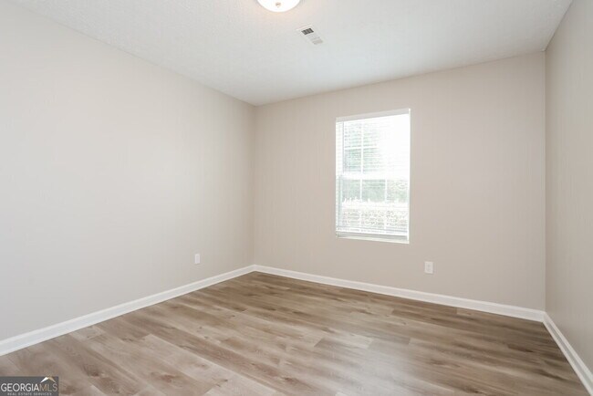 Building Photo - 139 Woodwind Way