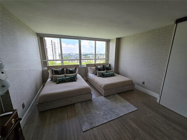 Building Photo - 11113 Biscayne Blvd
