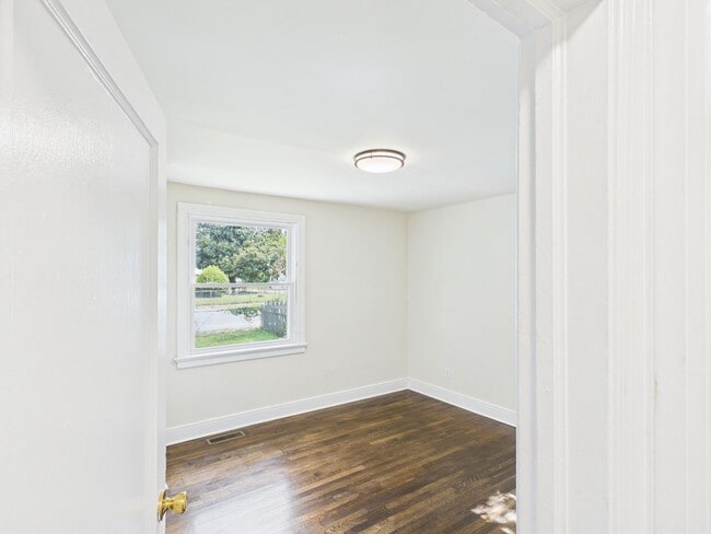 Building Photo - 3905 Larchmont Ln