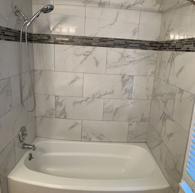 Building Photo - 1716 Sylvan Ave