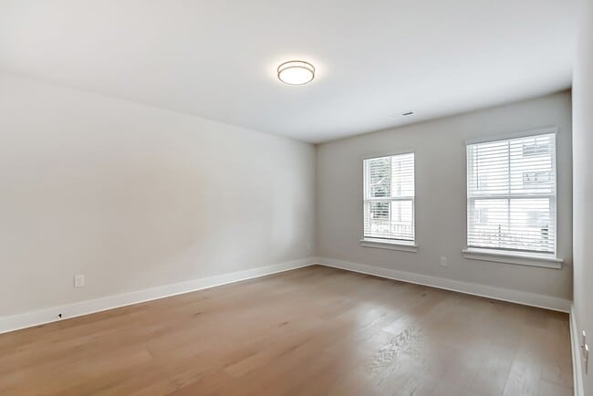 Building Photo - (Coming Soon) TOWNHOME W/ ROOFTOP TERRACE @ 5West Terraces!