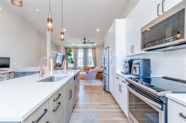 Building Photo - 912 Brees Ct