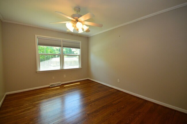 Building Photo - 304 Arrundale Dr