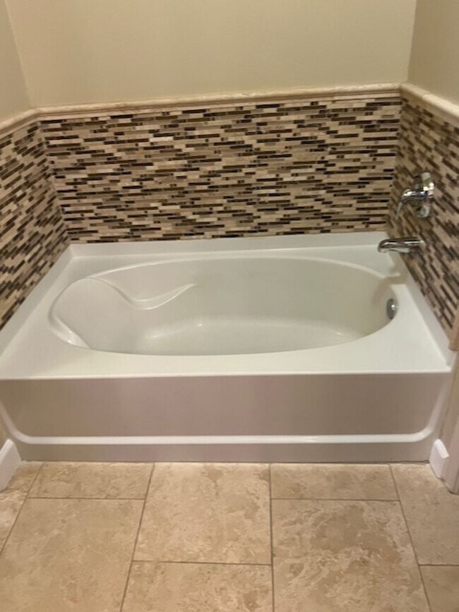 Building Photo - Luxury Condo in Natomas!