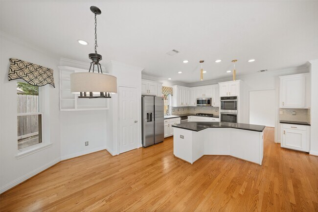 Building Photo - 1207 Melford Dr
