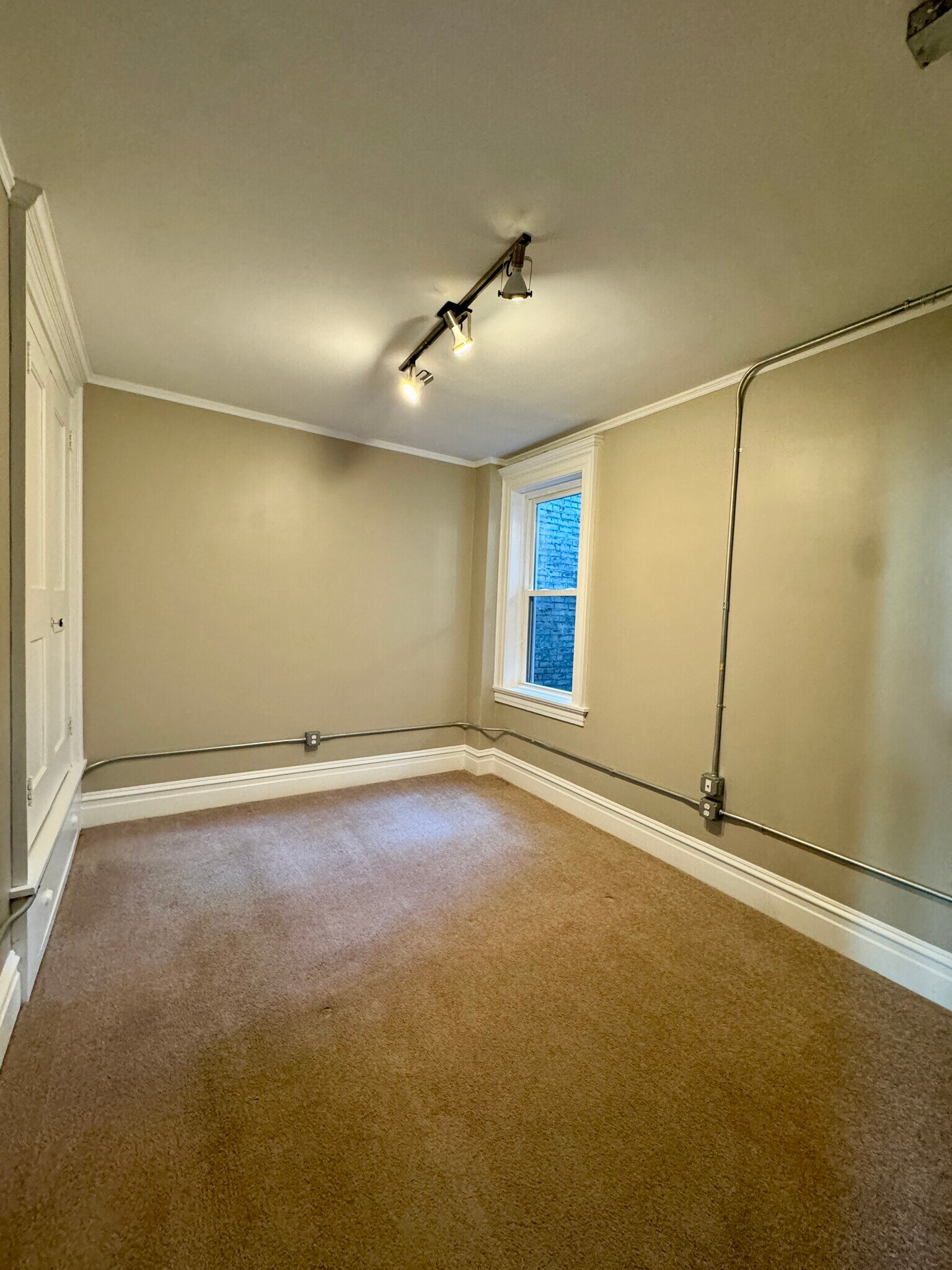 Building Photo - 92 S Main St