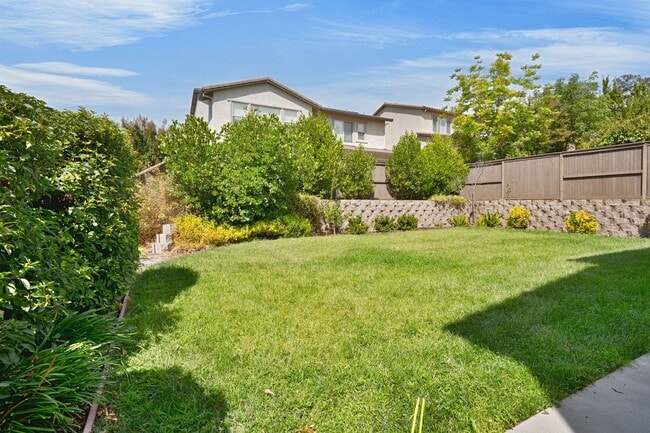 Building Photo - Luxury 5 Bedroom Home in Serrano – Spaciou...