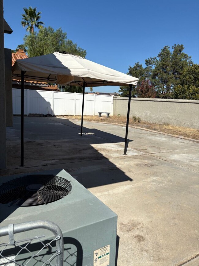 Building Photo - Temecula 3 Bedroom Home with SOLAR! Pets OK!