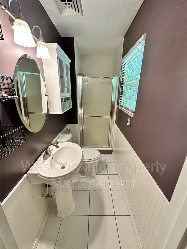 Building Photo - 130 Sue Ln