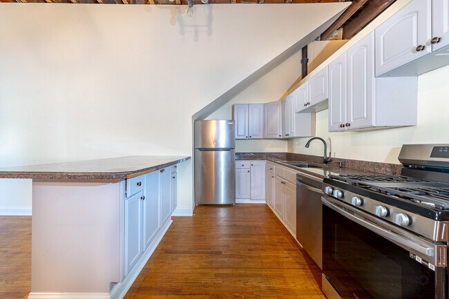 Building Photo - 2955 N Spaulding Ave