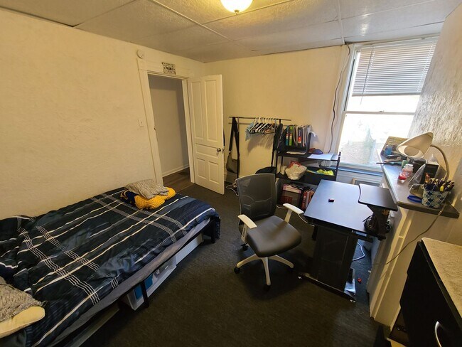 Building Photo - SPACIOUS 4 BEDROOM IN THE HEART OF OAKLAND - AVAILABLE FOR AUGUST