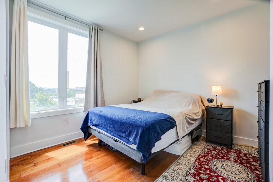 Second Bedroom - 800 21st St NE