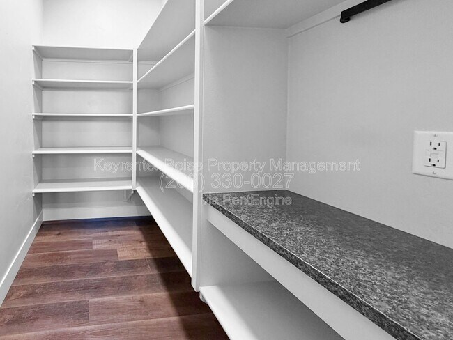 Building Photo - 8368 W Sparks Lake Dr