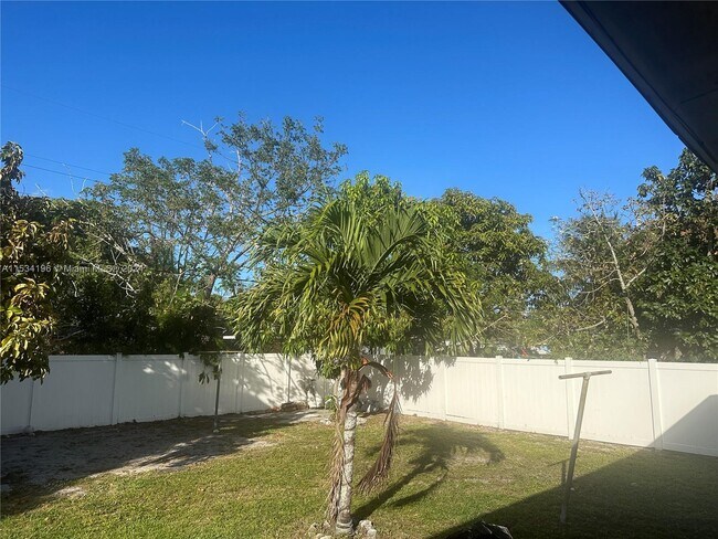 Building Photo - 2449 SW 7th St