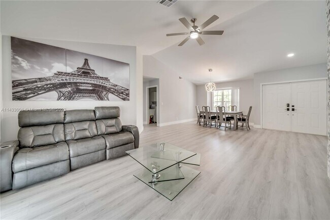 Building Photo - 1550 SW 52nd Terrace