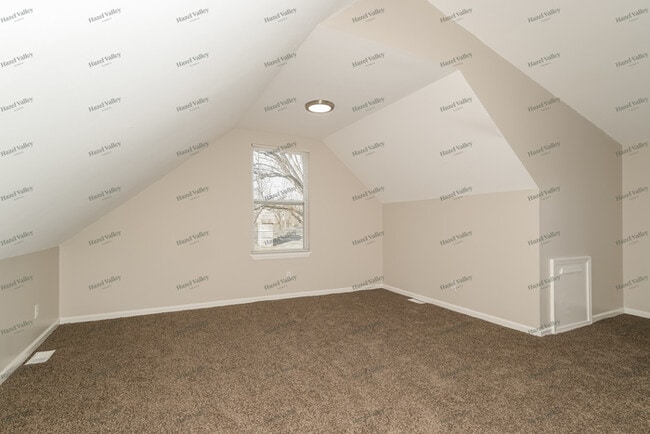 Building Photo - 1121 Trampe Ave