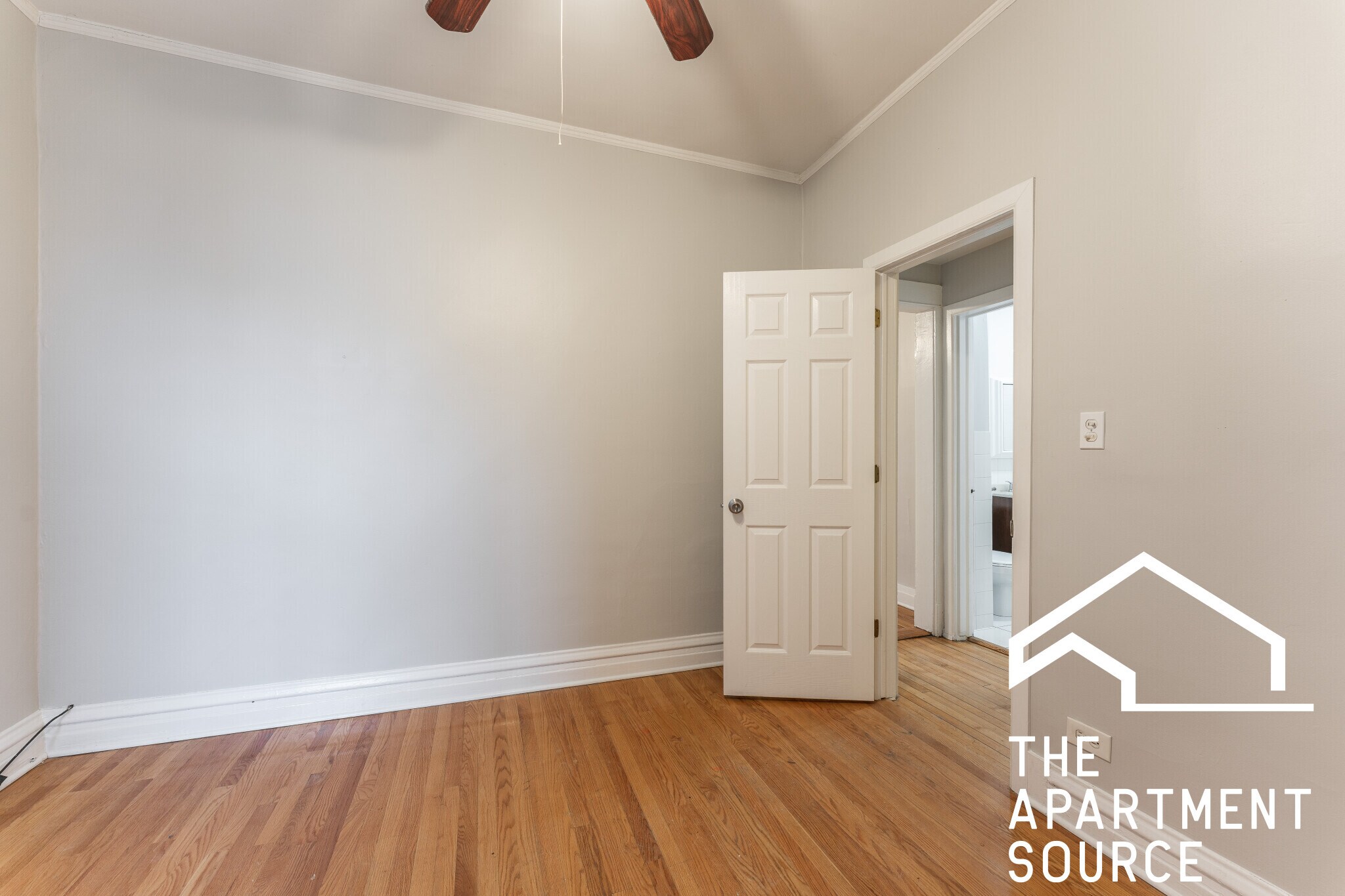 Building Photo - 1317 W Foster Ave