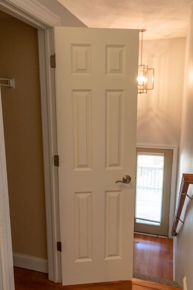 Building Photo - $2,400 | 3 Bedroom, 3.5 Bathroom Multi Flo...