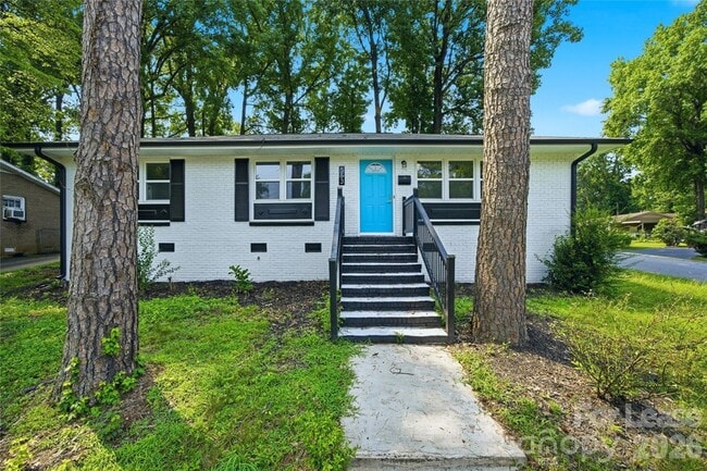 Building Photo - 553 Derrydowne Dr