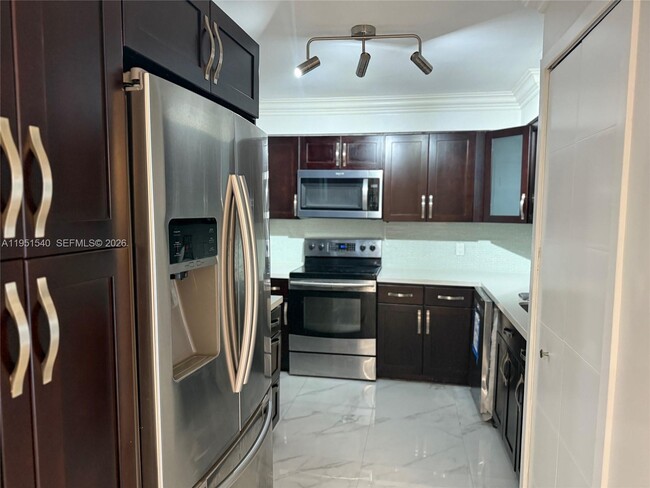 Building Photo - 6770 Indian Creek Dr