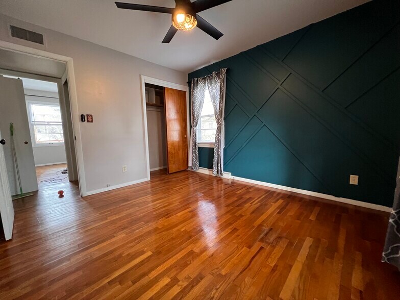 Building Photo - 1051 Curdes Ave