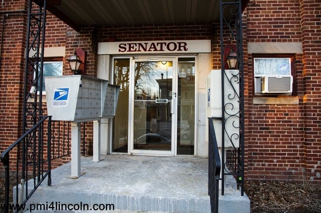 Building Photo - Remodeled, Furnished 1 Bedroom Apartment Available Now!