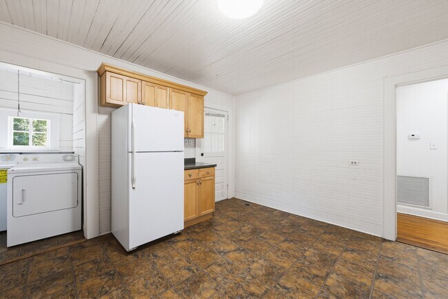 Building Photo - 910 Iredell St