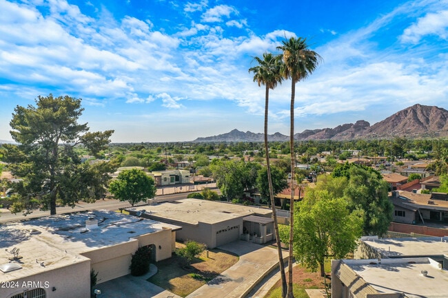 Building Photo - 2514 N 60th Pl