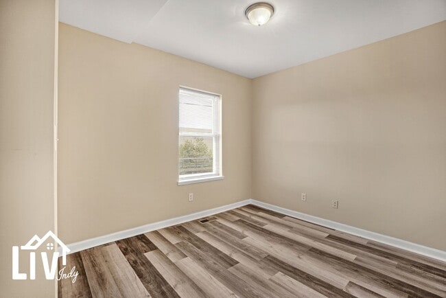 Building Photo - 2 Bed, 1 Bath Pet-Friendly Apartments!