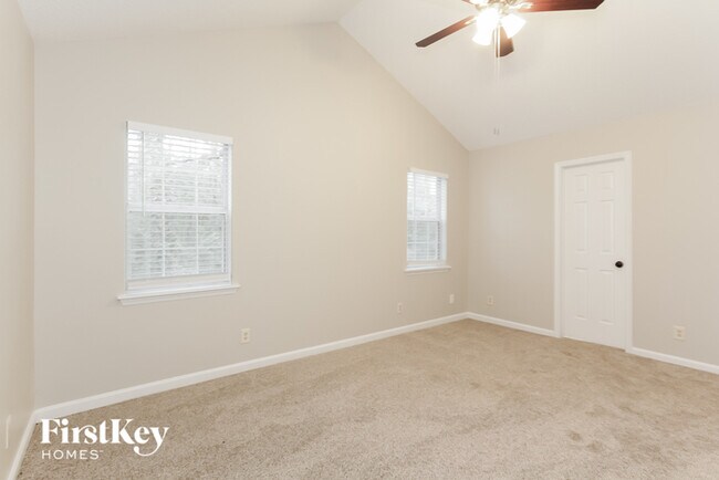 Building Photo - 6202 Suntrace Way