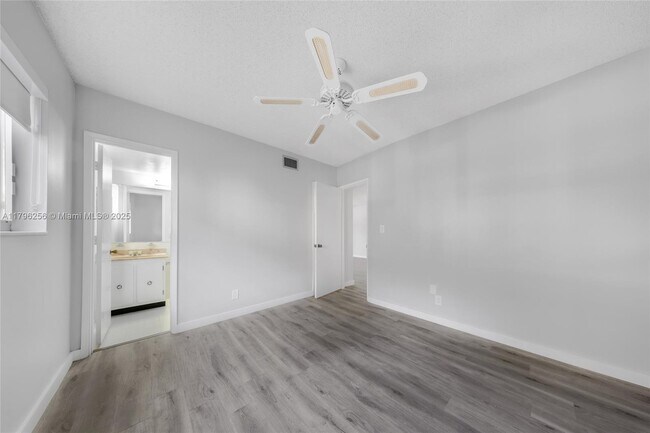 Building Photo - 257 S Cypress Rd
