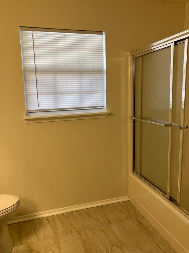 Building Photo - 8629 Golf Creek Dr