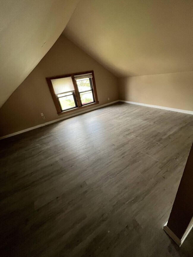 Building Photo - Indiana Ave. 46-48