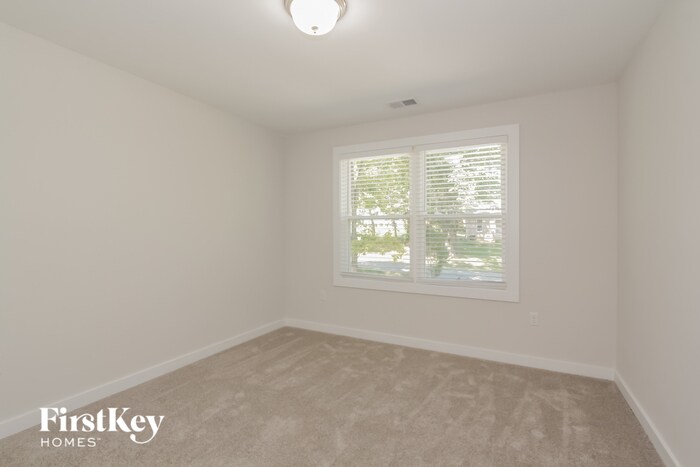 Building Photo - 5345 Pinebrook Dr
