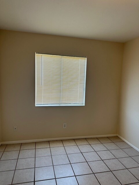 Building Photo - 1908 N Spring