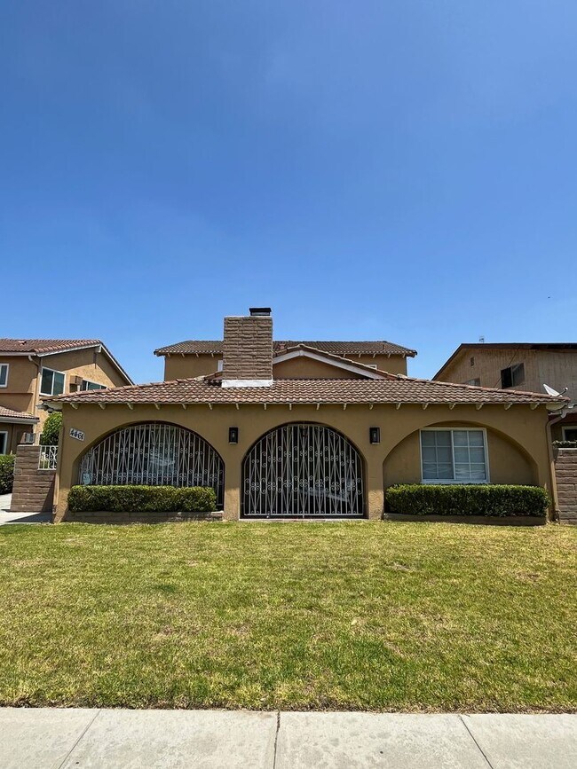 Primary Photo - 4461 Green Ave