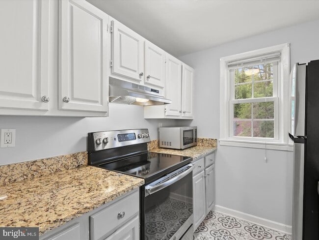 Building Photo - 706 S Arlington Mill Dr