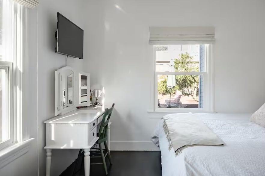 Bedroom 2 (has bathroom attached) - 829 Superba Ave