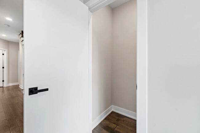 Building Photo - 2019 N Bingham St
